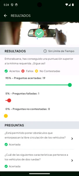 Resultados de un test: porcentaje de aciertos, fallos y repaso de preguntas.